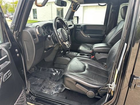 Used 2018 Jeep Wrangler Unlimited Sahara AWD/4WD image 9