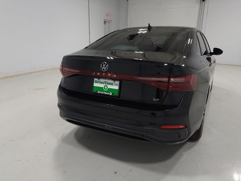 Used 2025 Volkswagen Jetta SE FWD image 7