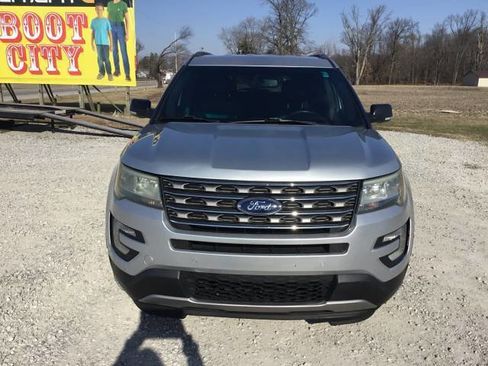 Used 2016 Ford Explorer XLT w/ Equipment Group 202A image 8