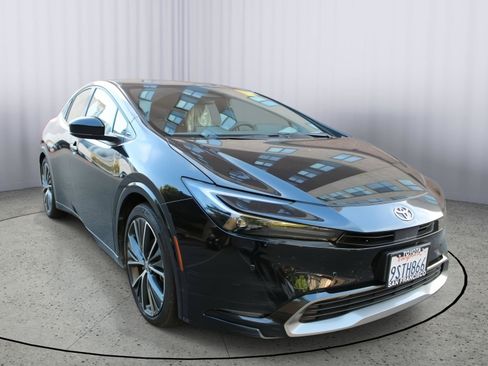 Used 2025 Toyota Prius XLE FWD image 1