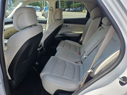 Used 2023 Genesis GV70 2.5T w/ Select Package AWD/4WD image 10