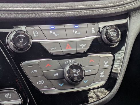 New 2026 Chrysler Pacifica Select FWD image 21