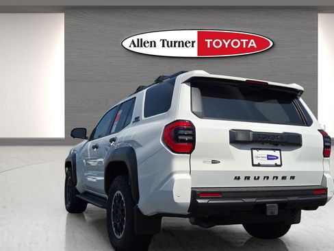 Used 2025 Toyota 4Runner TRD Off-Road Premium AWD/4WD image 11