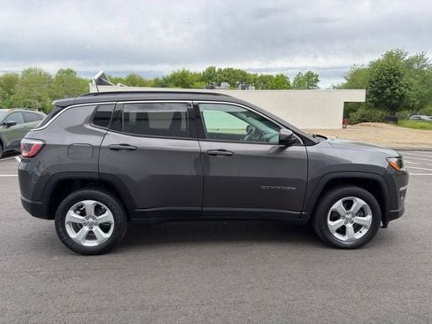 Used 2020 Jeep Compass Latitude w/ Cold Weather Group AWD/4WD image 4