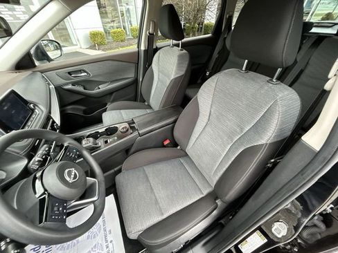 Used 2023 Nissan Rogue SV image 15