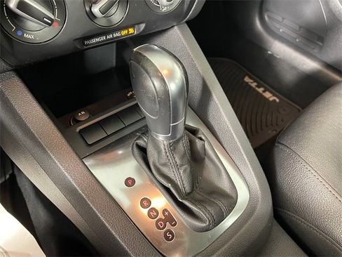 Used 2011 Volkswagen Jetta SE image 9