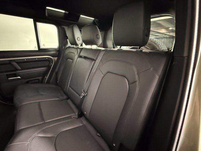 Certified 2025 Land Rover Defender 110 X-Dynamic SE AWD/4WD image 19