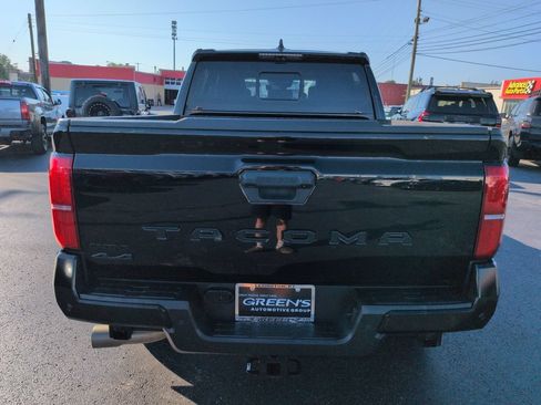 Used 2024 Toyota Tacoma TRD Sport w/ TRD Sport Premium Package AWD/4WD image 4