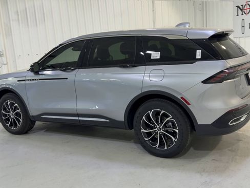 New 2026 Lincoln Nautilus Premier image 7