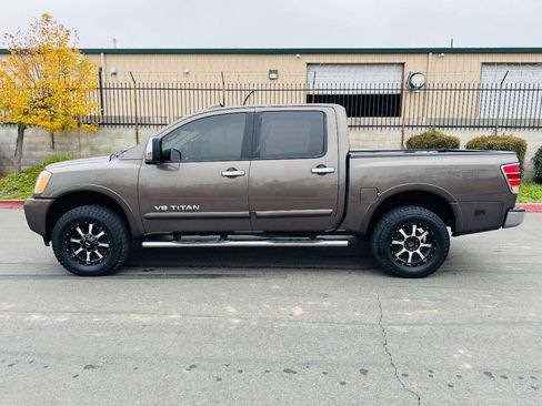 Used 2014 Nissan Titan SL w/ SL Moonroof Package image 2