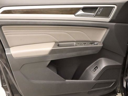 Used 2023 Volkswagen Atlas SE w/ Panoramic Sunroof Package image 17