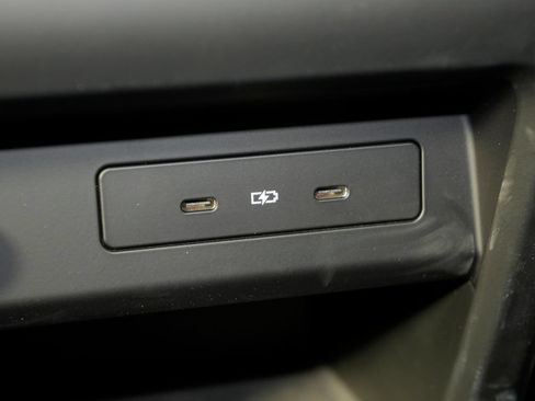Certified 2024 Porsche Cayenne AWD/4WD image 40