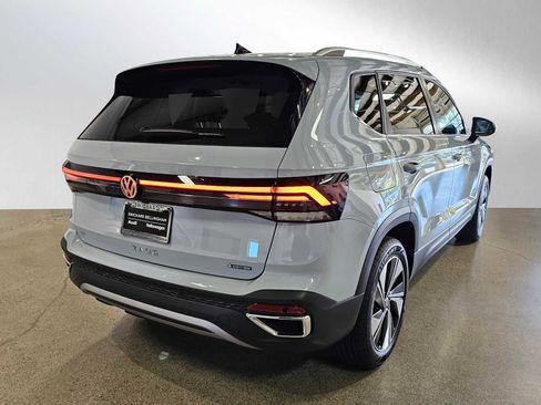New 2025 Volkswagen Taos SE image 7