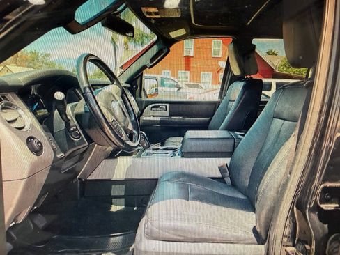 Used 2017 Ford Expedition EL Limited w/ Equipment Group 301A AWD/4WD image 6