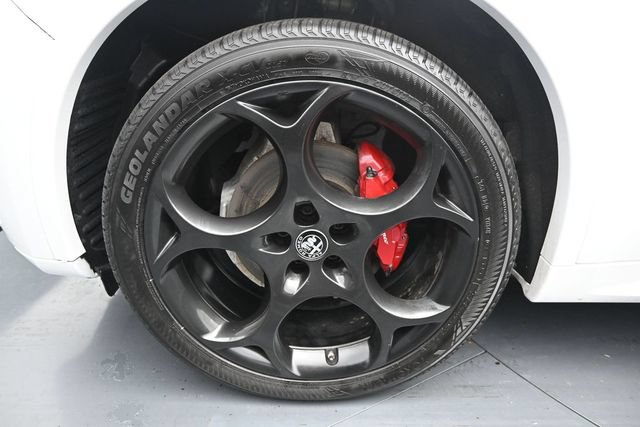 Used 2022 Alfa Romeo Stelvio Veloce AWD/4WD image 11