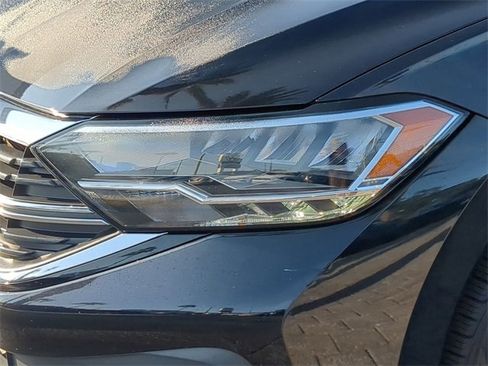 Certified 2023 Volkswagen Jetta SE w/ Panoramic Sunroof Package image 7