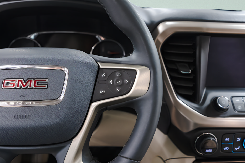 Used 2023 GMC Acadia Denali AWD/4WD image 11