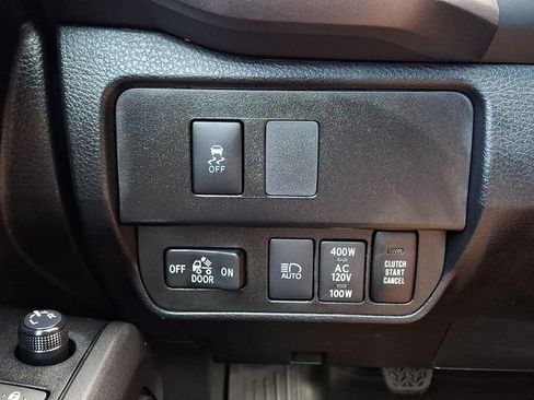 Certified 2020 Toyota Tacoma TRD Off-Road AWD/4WD image 24