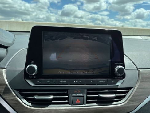 Used 2025 Nissan Altima 2.5 SV FWD image 23