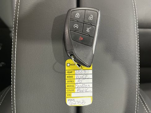 Used 2023 Buick Envision Essence w/ Sport Touring Package AWD/4WD image 27