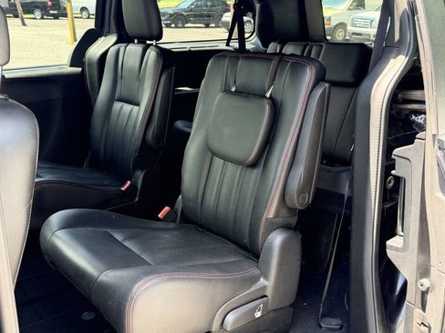 Used 2017 Dodge Grand Caravan GT FWD image 3