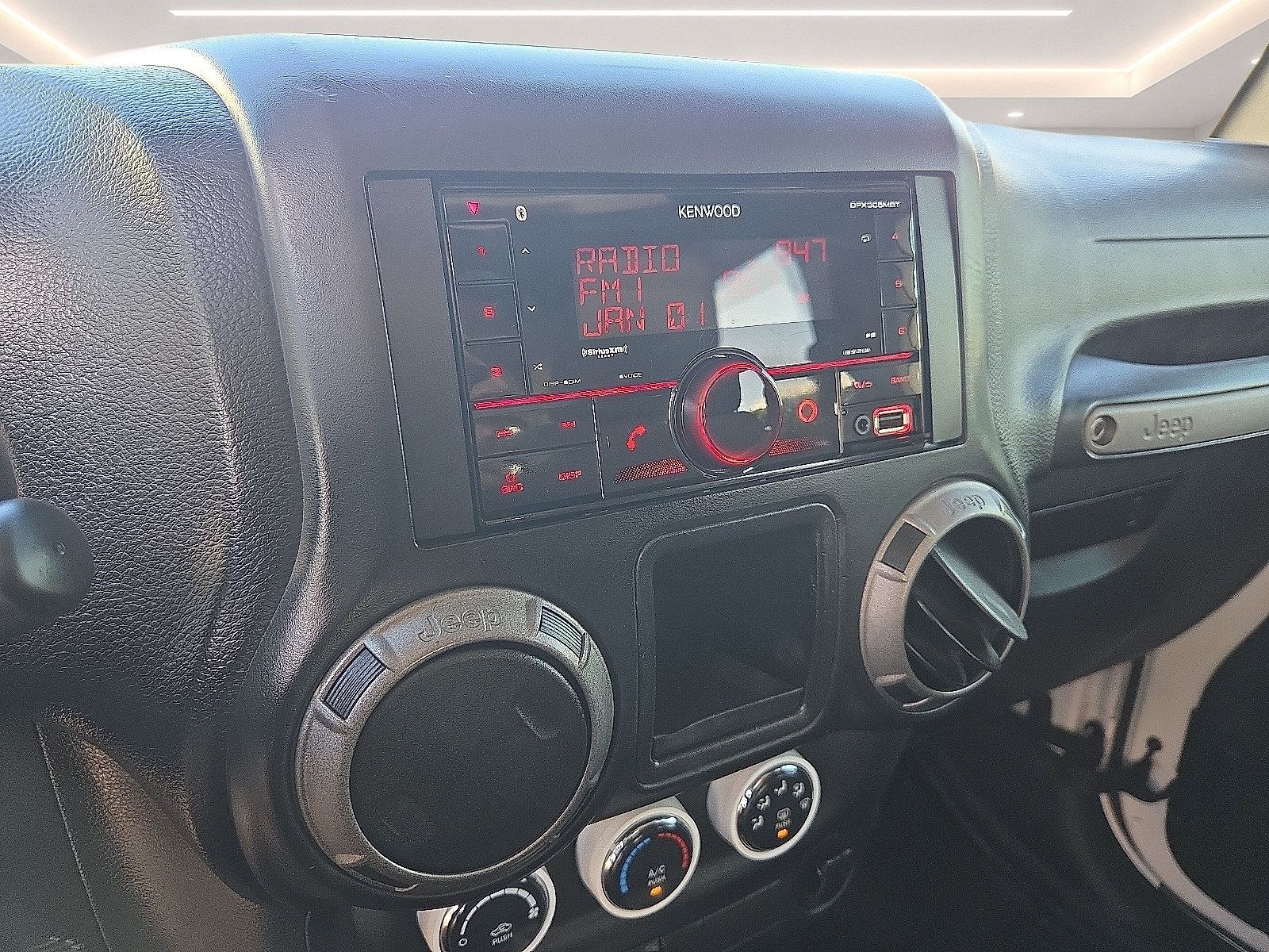Used 2017 Jeep Wrangler Sport AWD/4WD image 7
