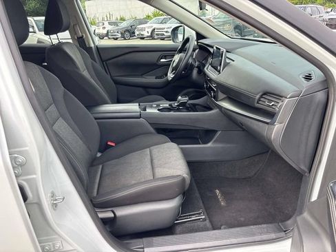Used 2024 Nissan Rogue SV FWD image 17