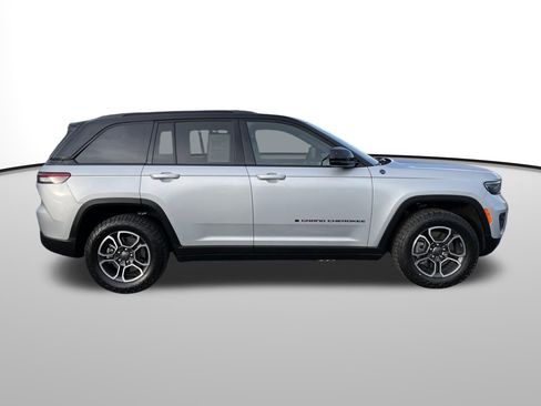 Used 2024 Jeep Grand Cherokee Trailhawk image 2