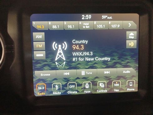 Used 2018 Jeep Wrangler Unlimited Sahara image 12