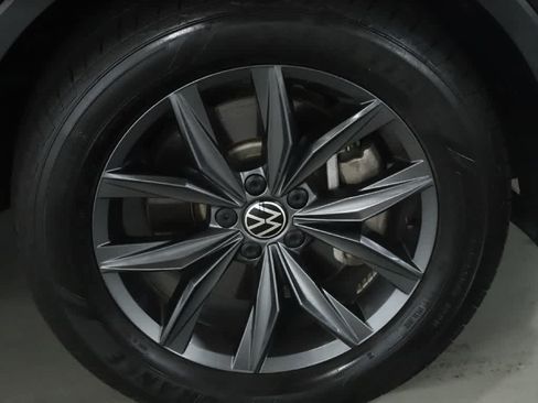 Used 2023 Volkswagen Tiguan SE AWD/4WD image 10