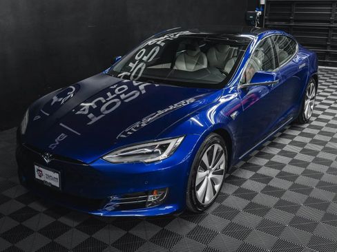 Used 2020 Tesla Model S AWD image 30