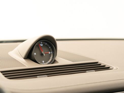 Certified 2023 Porsche Panamera 4 Platinum Edition image 24