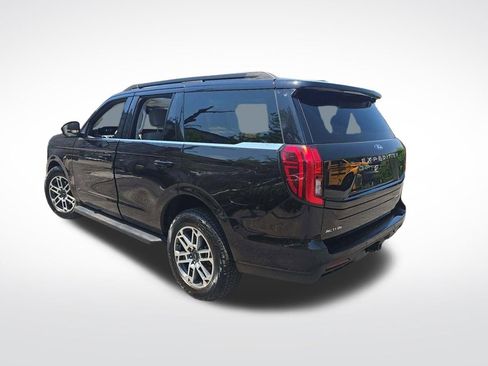 Used 2025 Ford Expedition Active AWD/4WD image 3