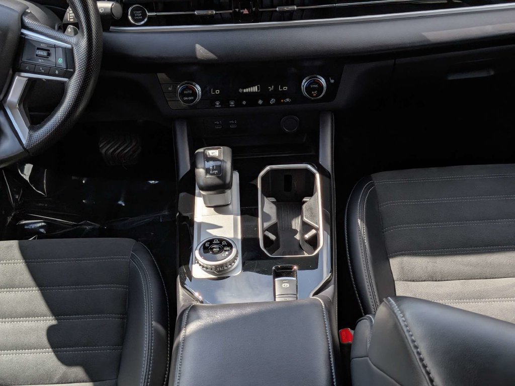 Used 2025 Mitsubishi Outlander SE FWD image 17