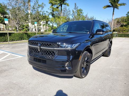 New 2025 Lincoln Navigator L Reserve w/ Jet Appearance Package AWD/4WD image 2