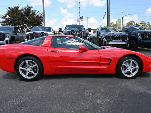 Used 2004 Chevrolet Corvette Coupe RWD image 12