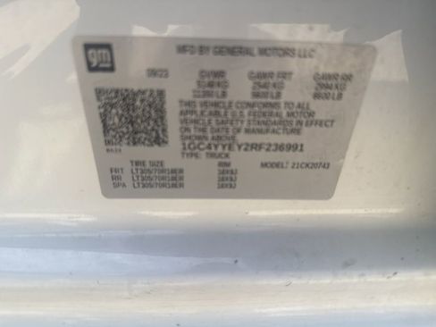 Used 2024 Chevrolet Silverado 2500 ZR2 w/ Technology Package image 14