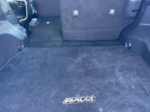 Used 2020 Toyota RAV4 LE w/ Carpet Mat Package AWD/4WD image 12