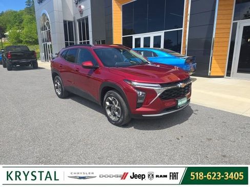 Used 2025 Chevrolet Trax LT w/ LT Convenience Package FWD image 1