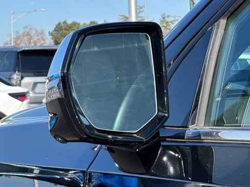 Used 2025 Chevrolet Suburban Premier image 50