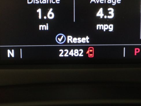 Used 2023 Cadillac XT4 Luxury w/ Cold Weather Package FWD image 19