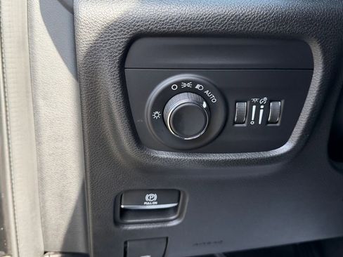 Used 2022 Jeep Grand Cherokee L Laredo AWD/4WD image 31