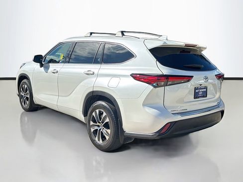Used 2021 Toyota Highlander XLE image 7