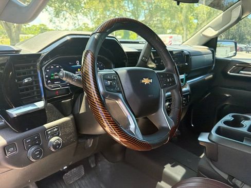 Used 2024 Chevrolet Silverado 1500 LT AWD/4WD image 9
