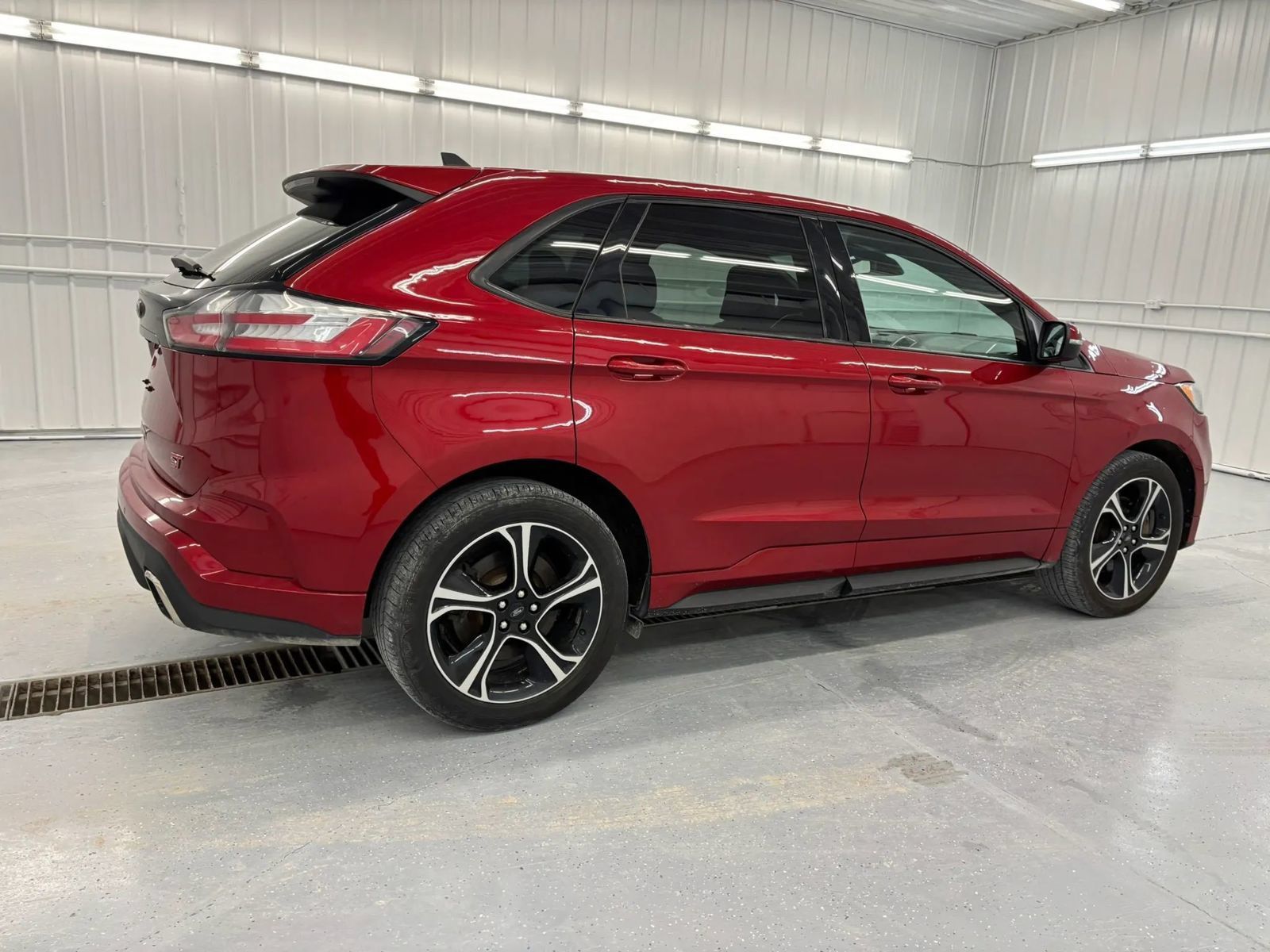 Used 2020 Ford Edge ST w/ Cold Weather Package AWD/4WD image 3