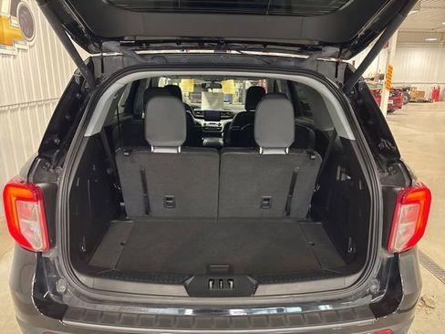 Used 2021 Ford Explorer XLT w/ Equipment Group 202A image 6