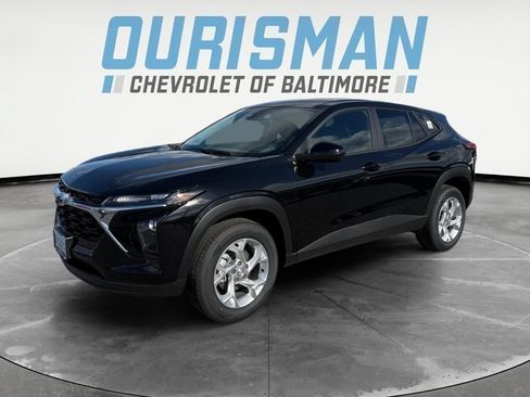 New 2026 Chevrolet Trax LS w/ LS Convenience Package FWD image 2