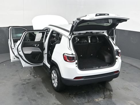 Used 2024 Jeep Compass Latitude image 44