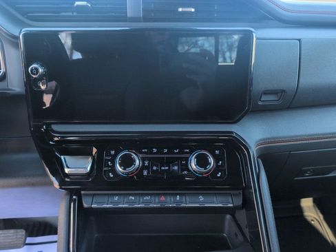 Used 2025 GMC Sierra 2500 AT4 w/ AT4 Premium Plus Package image 11