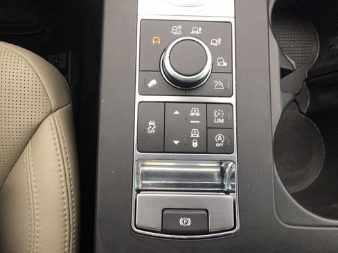 Used 2018 Land Rover Discovery SE image 33